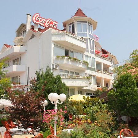 וארנה Hotel Kamelia מראה חיצוני תמונה