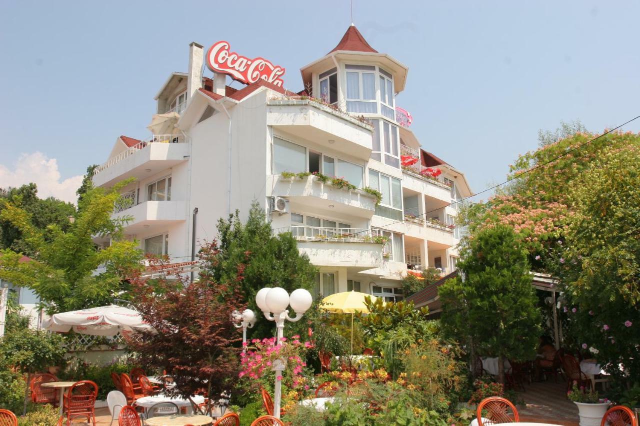 וארנה Hotel Kamelia מראה חיצוני תמונה